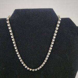SE38 Elegant Silver Rhinestone Necklace